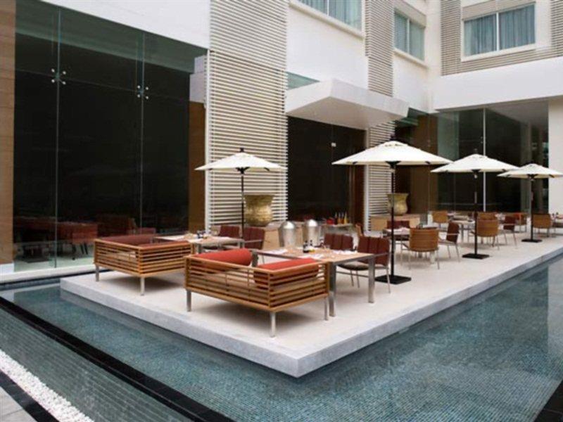 Courtyard By Marriott Bangkok Hotel Buitenkant foto